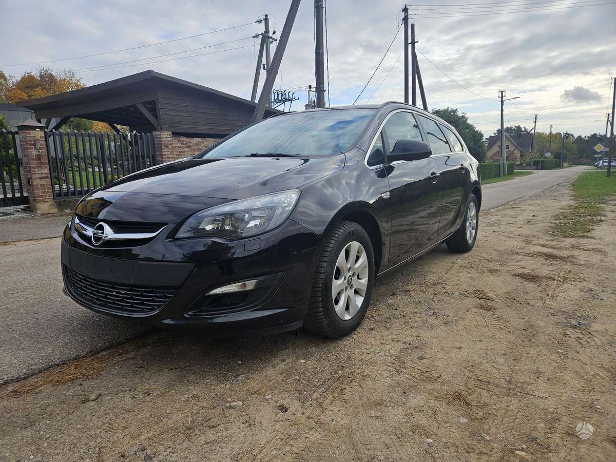Opel Astra 2015 — interior