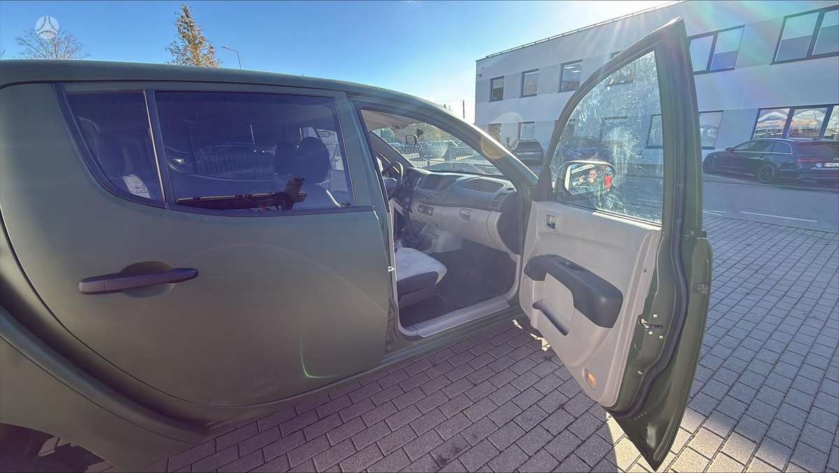 Mitsubishi L200 2010 — photo 7
