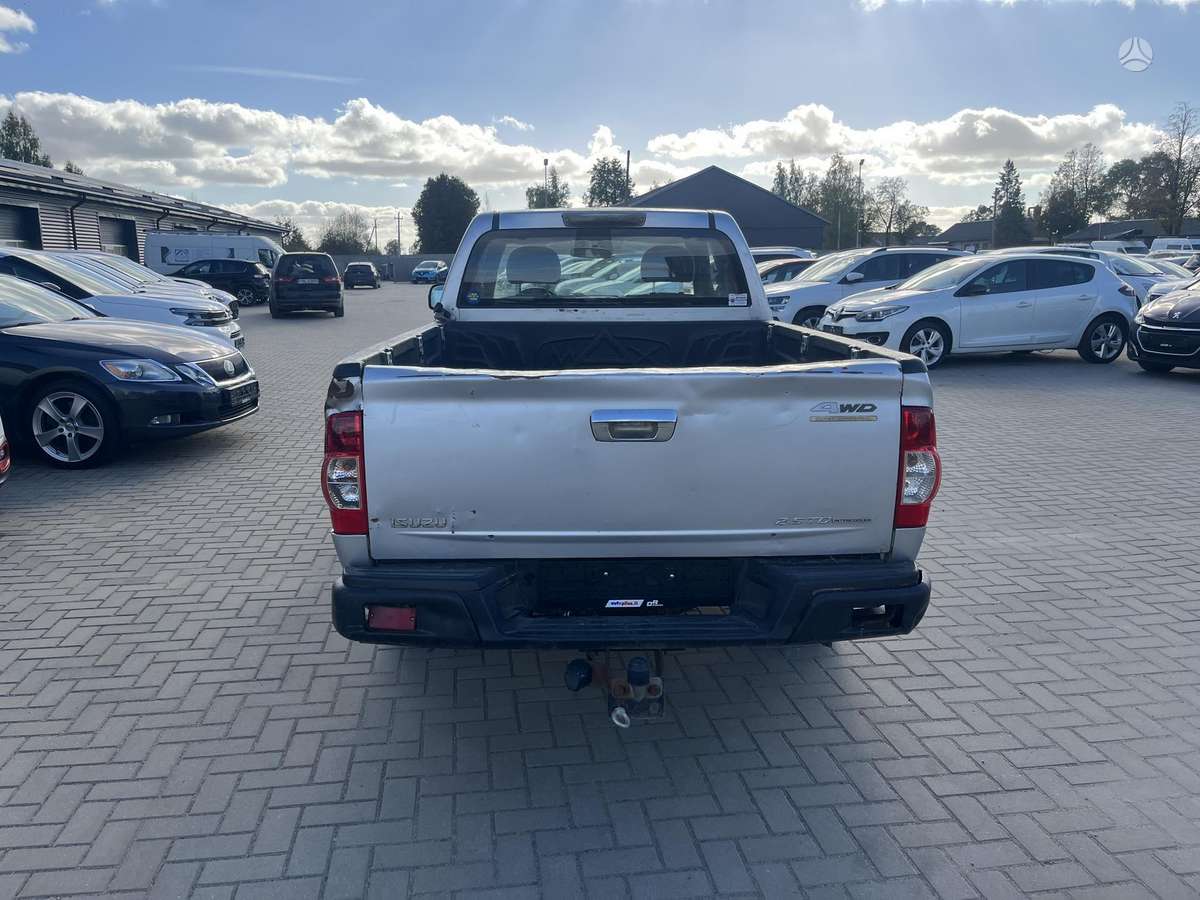 Isuzu D-Max 2011 — photo 10