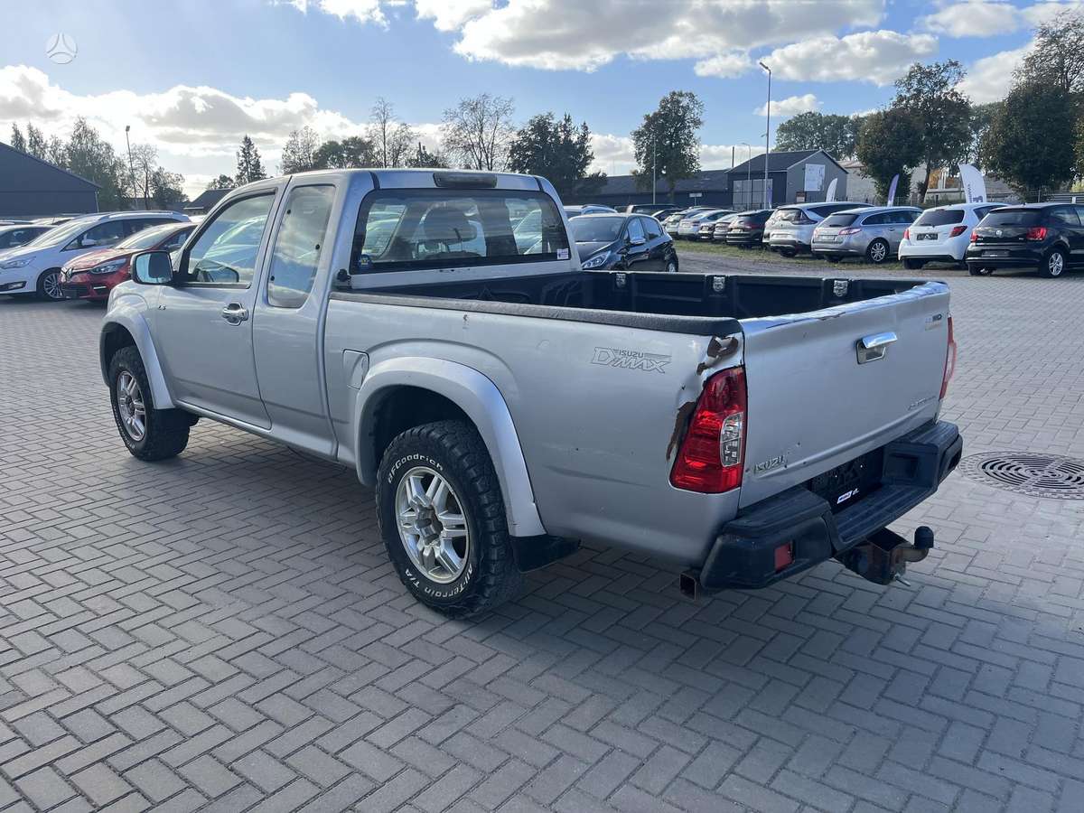 Isuzu D-Max 2011 — photo 11