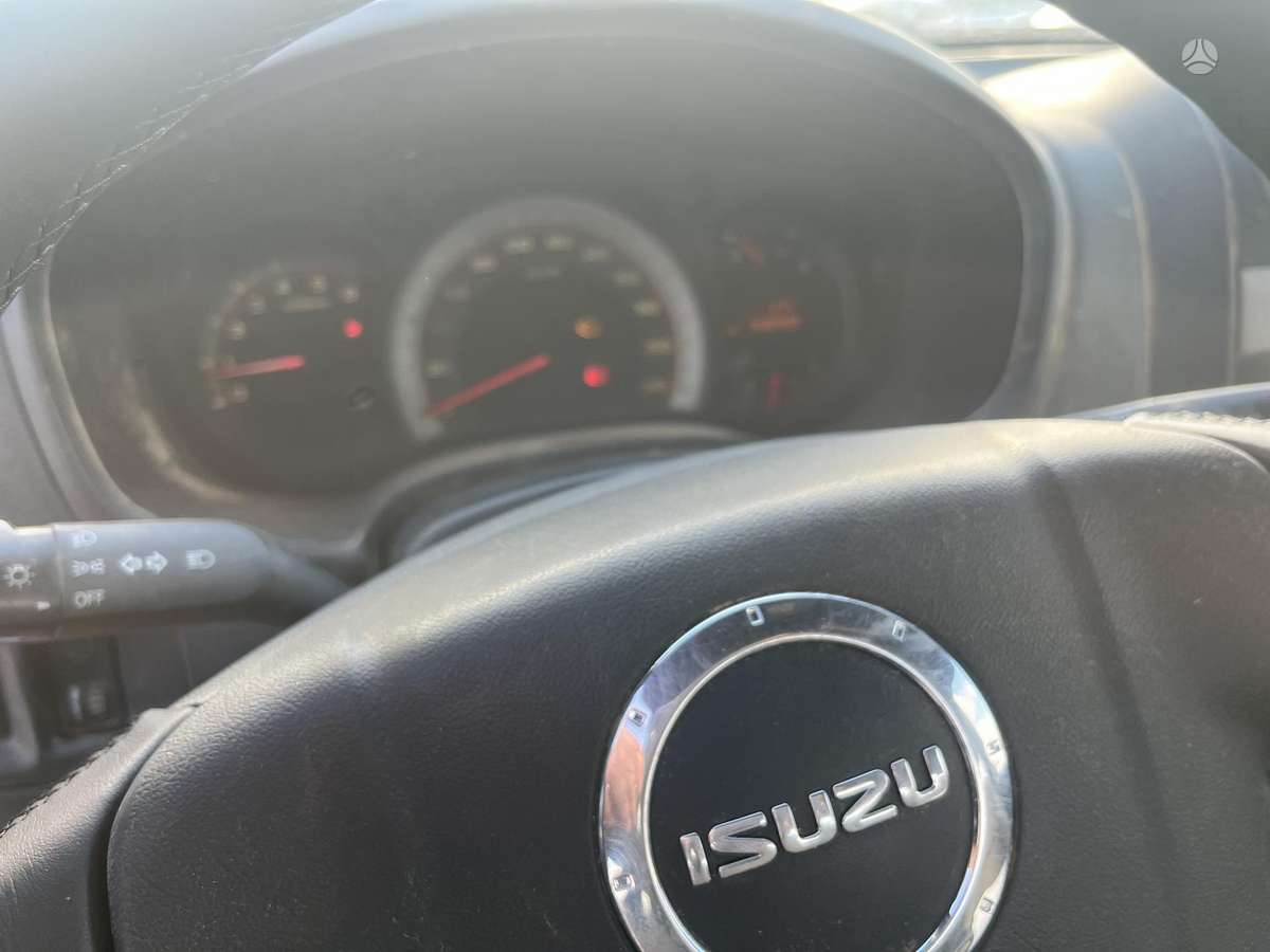 Isuzu D-Max 2011 — photo 19