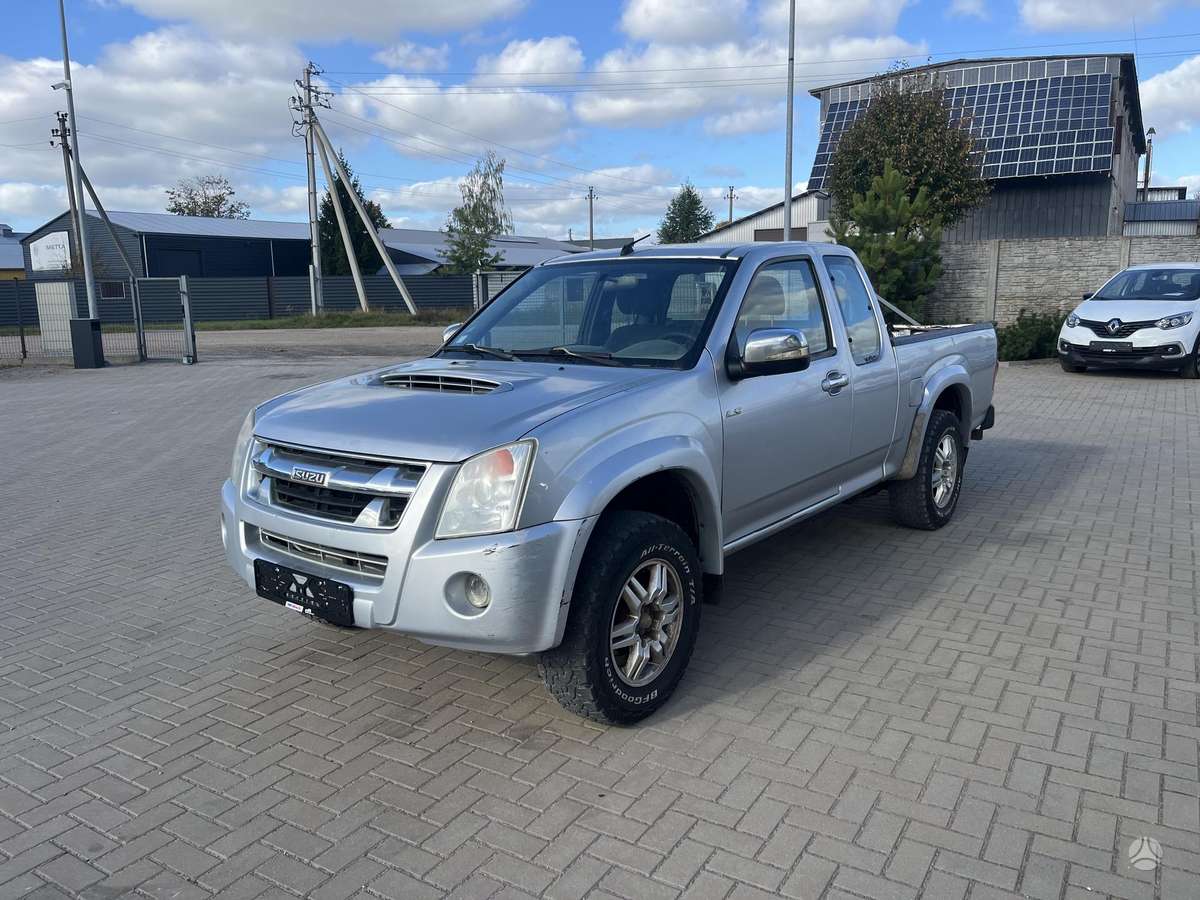 Isuzu D-Max 2011 — engine 2499 cm³, 136 HP (100kW)