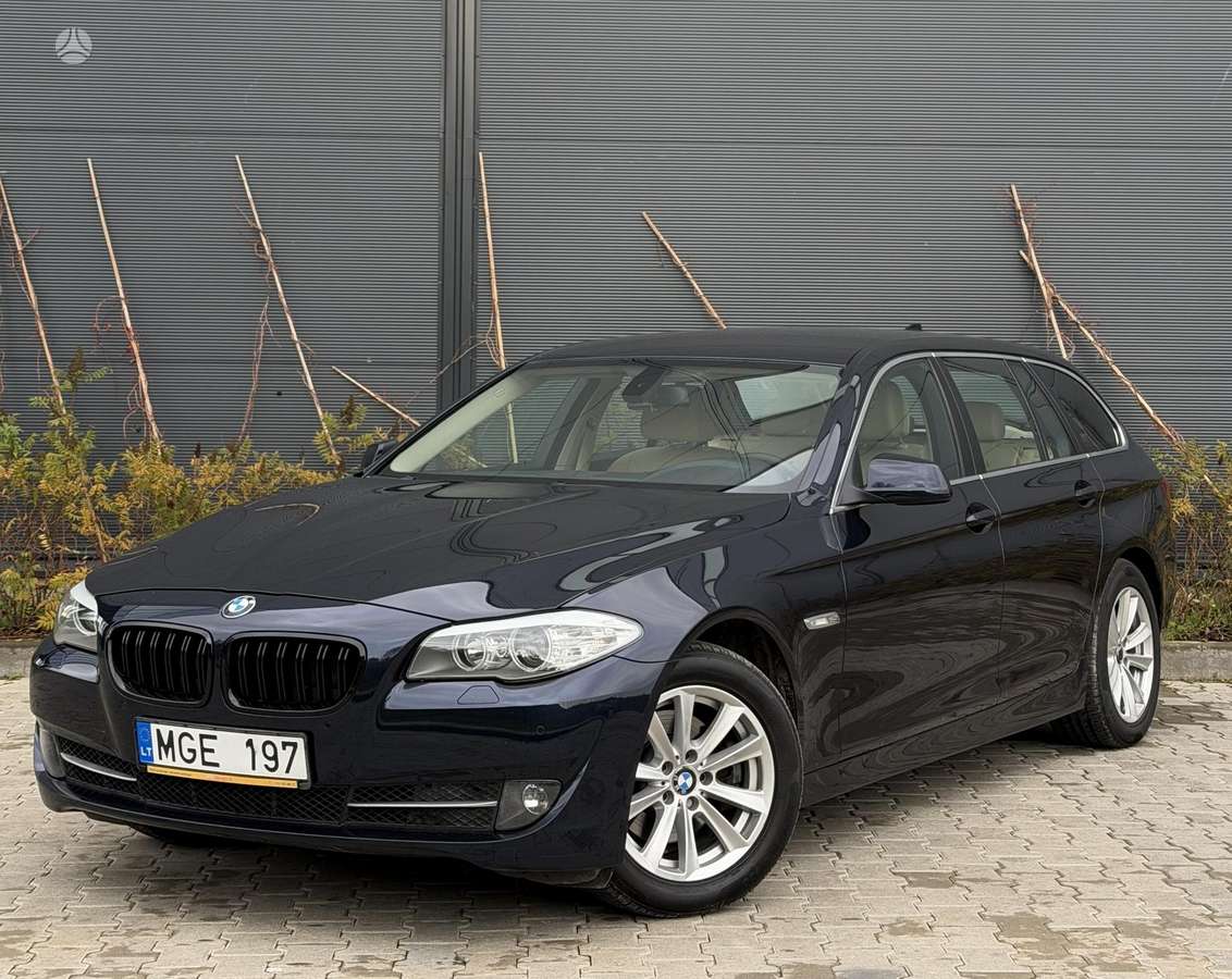 BMW 520 2013 — вигляд ззаду