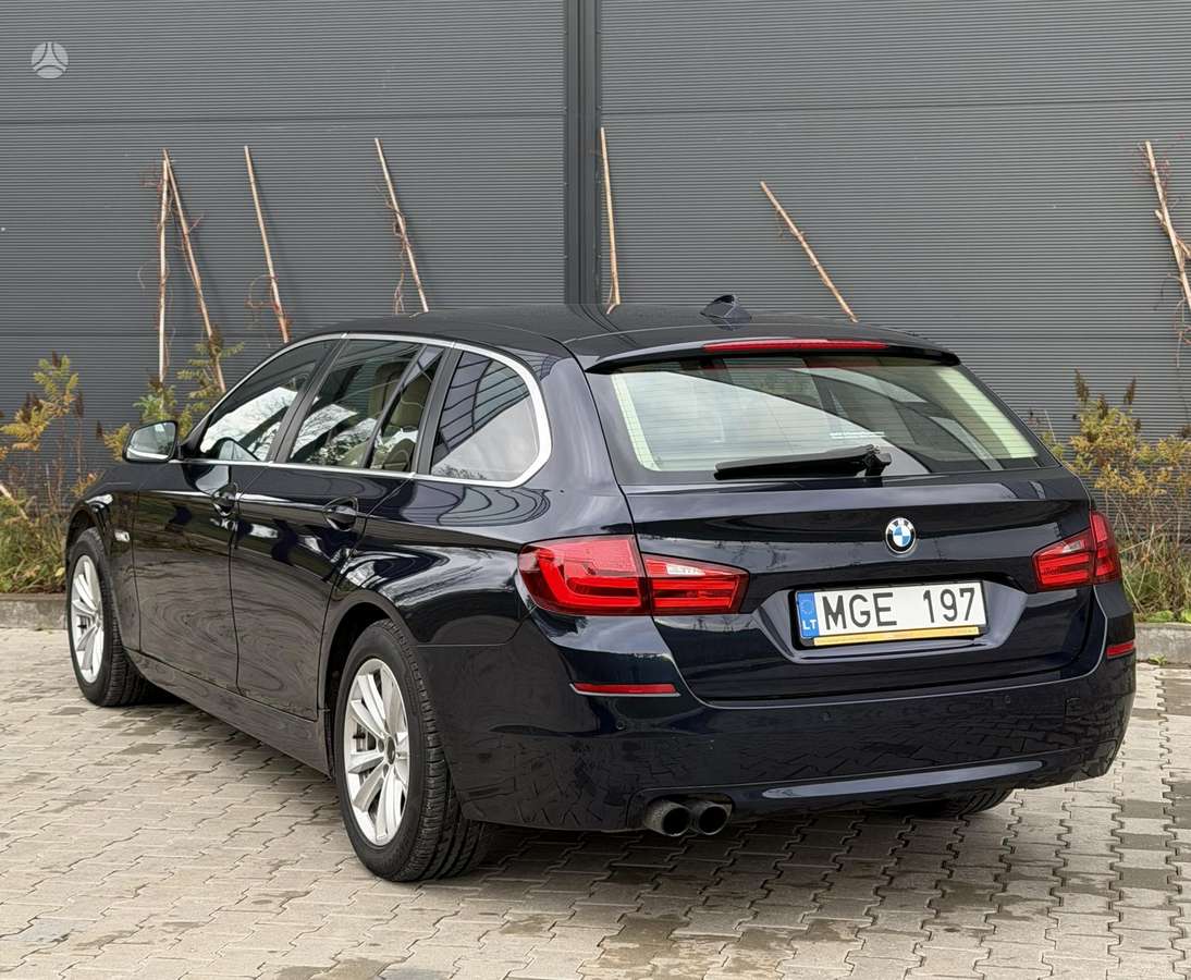 BMW 520 2013 — салон