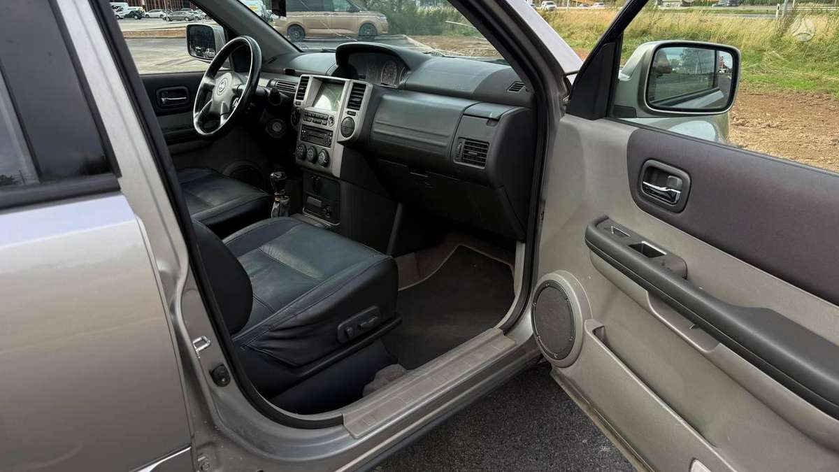 Nissan X-Trail 2005 — photo 17