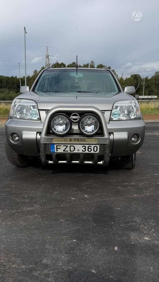 Nissan X-Trail 2005 — rear view