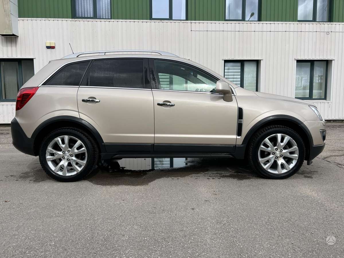 Opel Antara 2011 — салон