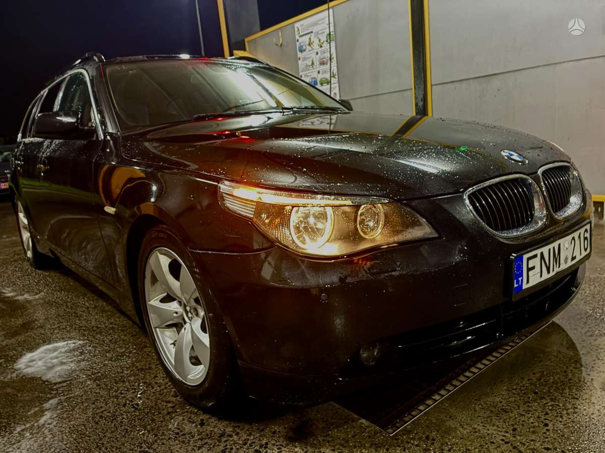 BMW 525 2005 — rear view