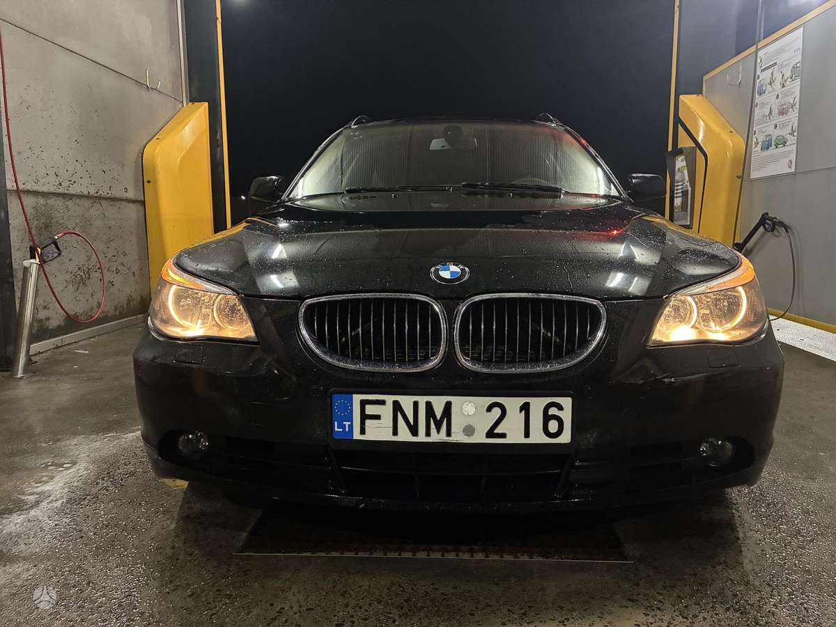 BMW 525 2005 — interior
