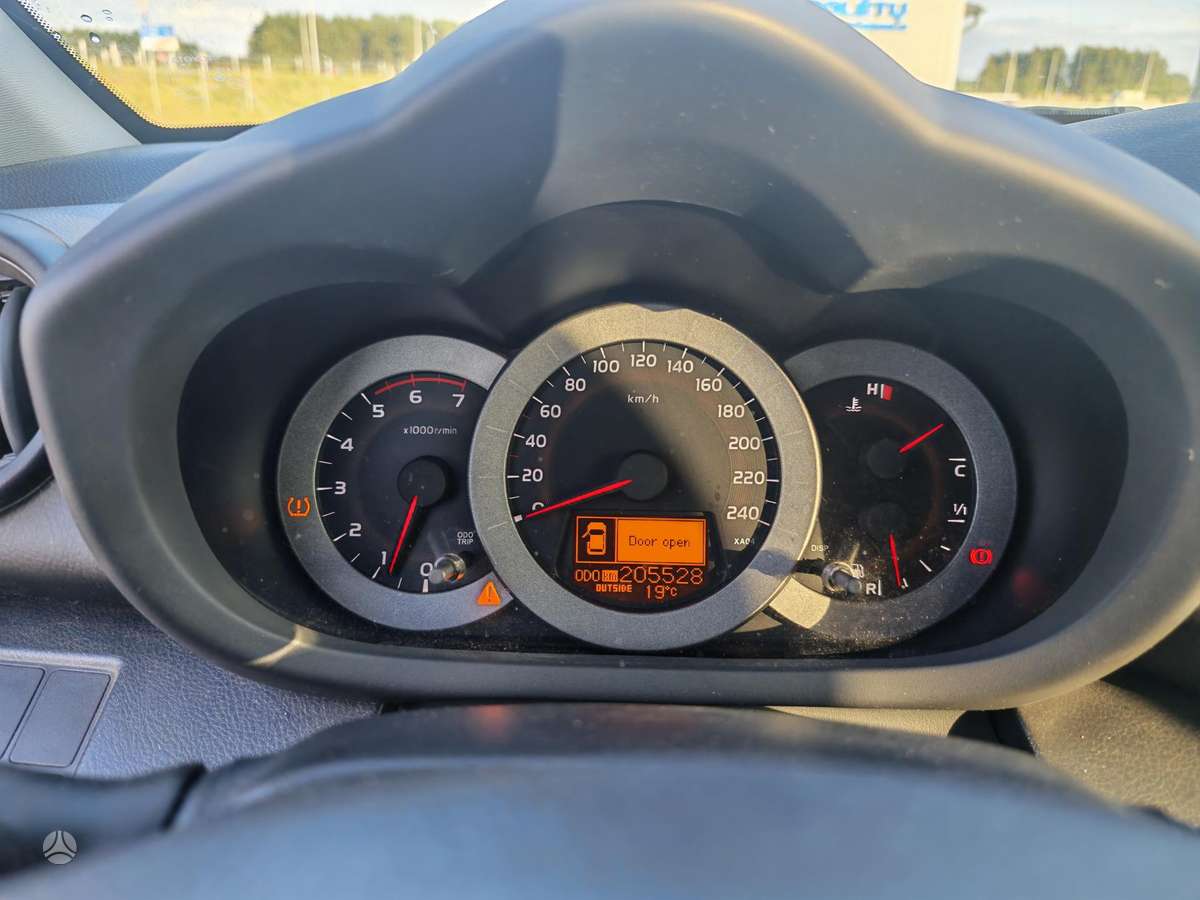 Toyota RAV4 2008 — photo 11