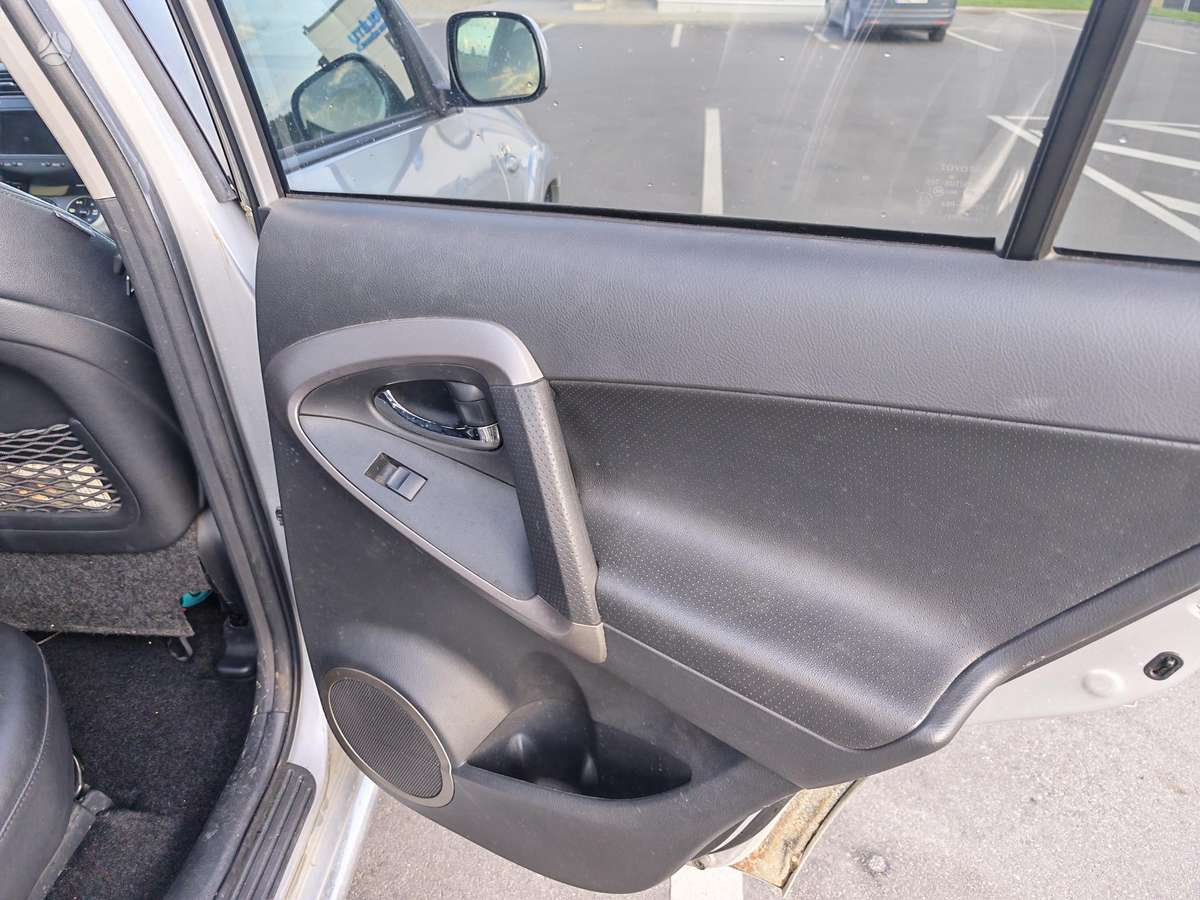 Toyota RAV4 2008 — photo 15