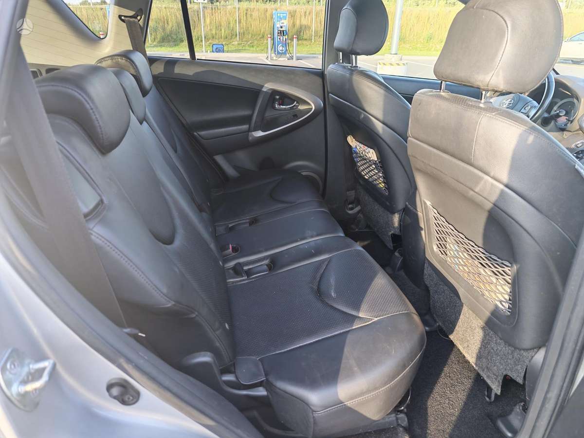 Toyota RAV4 2008 — photo 16