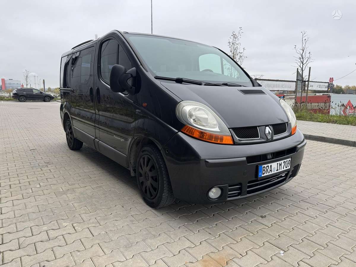 Renault Trafic 2004 — interior
