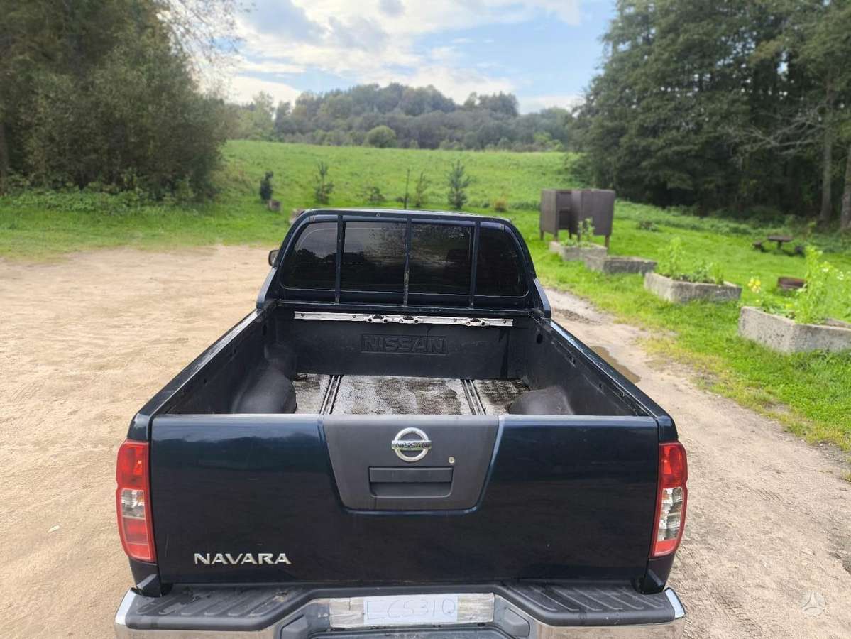 Nissan Navara 2006 — салон