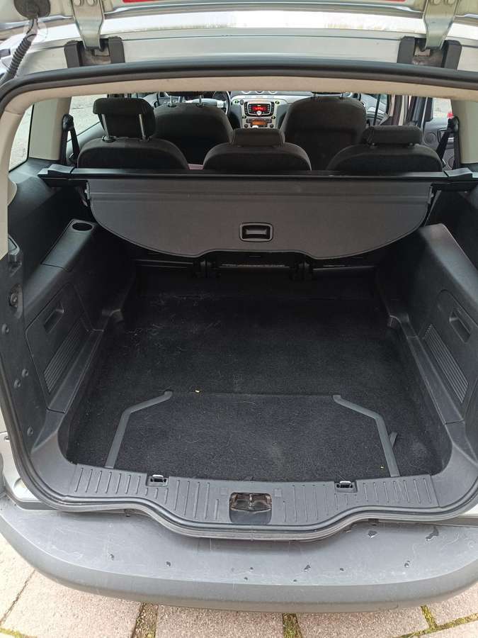 Ford S-MAX 2013 — photo 12