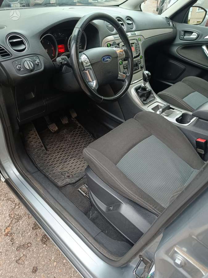 Ford S-MAX 2013 — photo 8