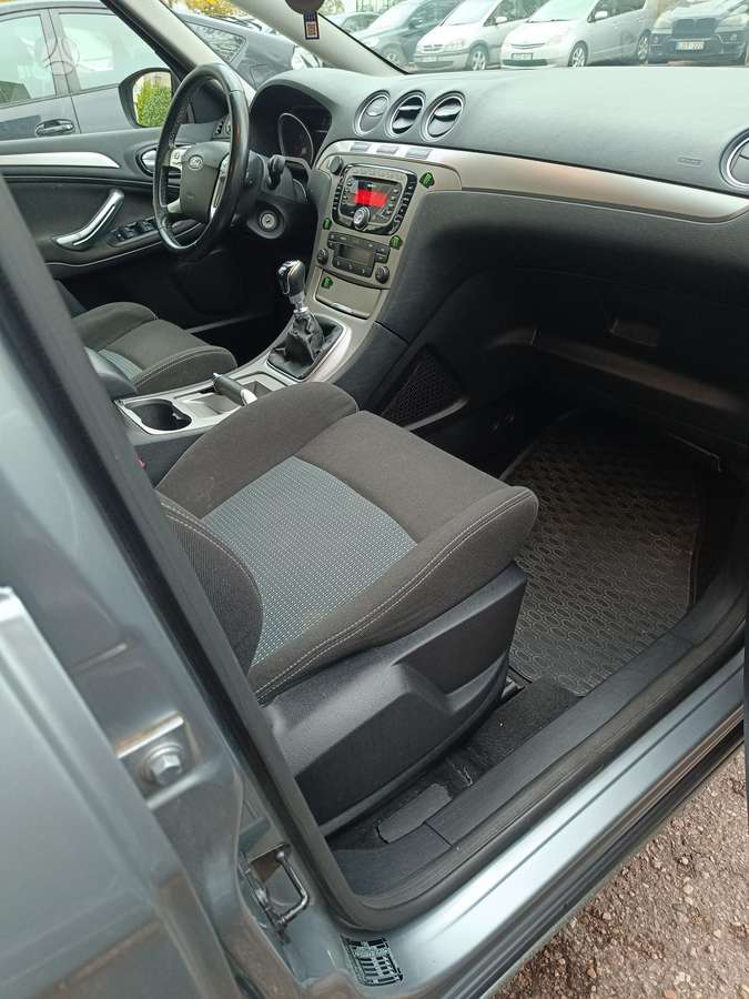 Ford S-MAX 2013 — photo 9