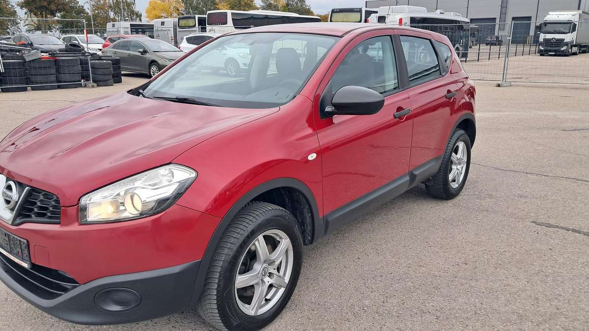 Nissan Qashqai 2010 — салон
