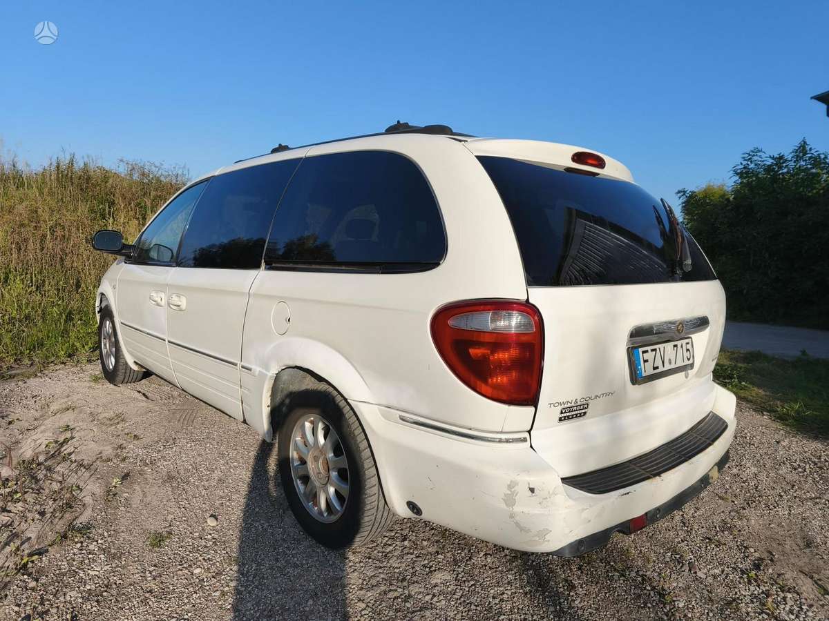 Chrysler Town 2004 — engine 3778 cm³, 218 HP (160kW)
