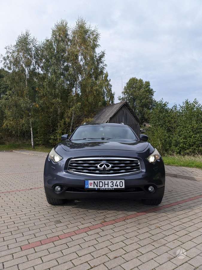 Infiniti FX37 2010 — салон