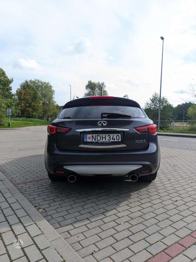 Infiniti FX37 2010 — двигун 3700 cm³, 320 HP (235kW)