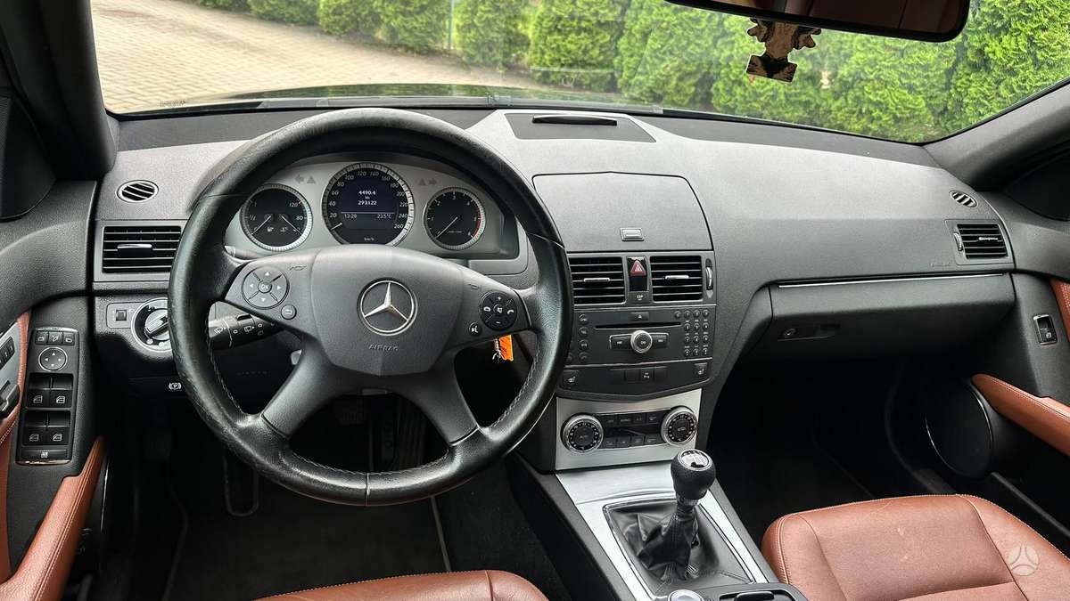 Mercedes-Benz C220 2008 — engine 170 HP (125kW)