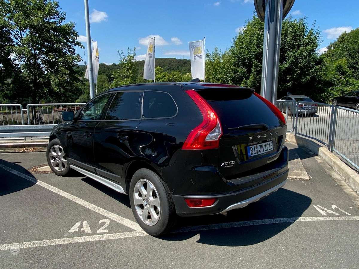 Volvo XC60 2010 — вигляд ззаду