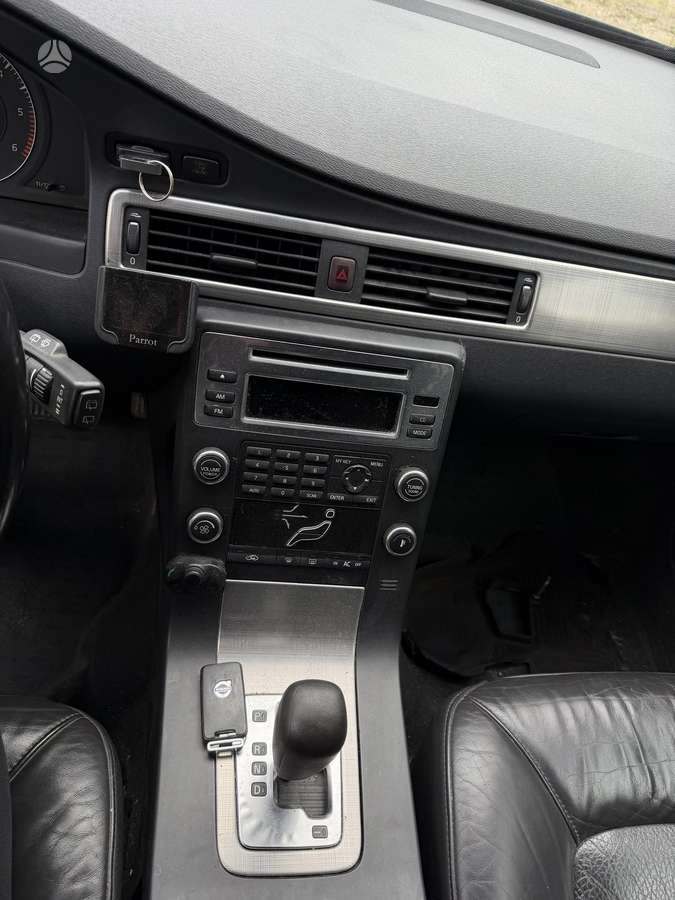 Volvo V70 2009 — photo 12