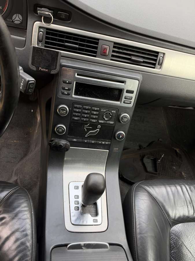 Volvo V70 2009 — photo 9