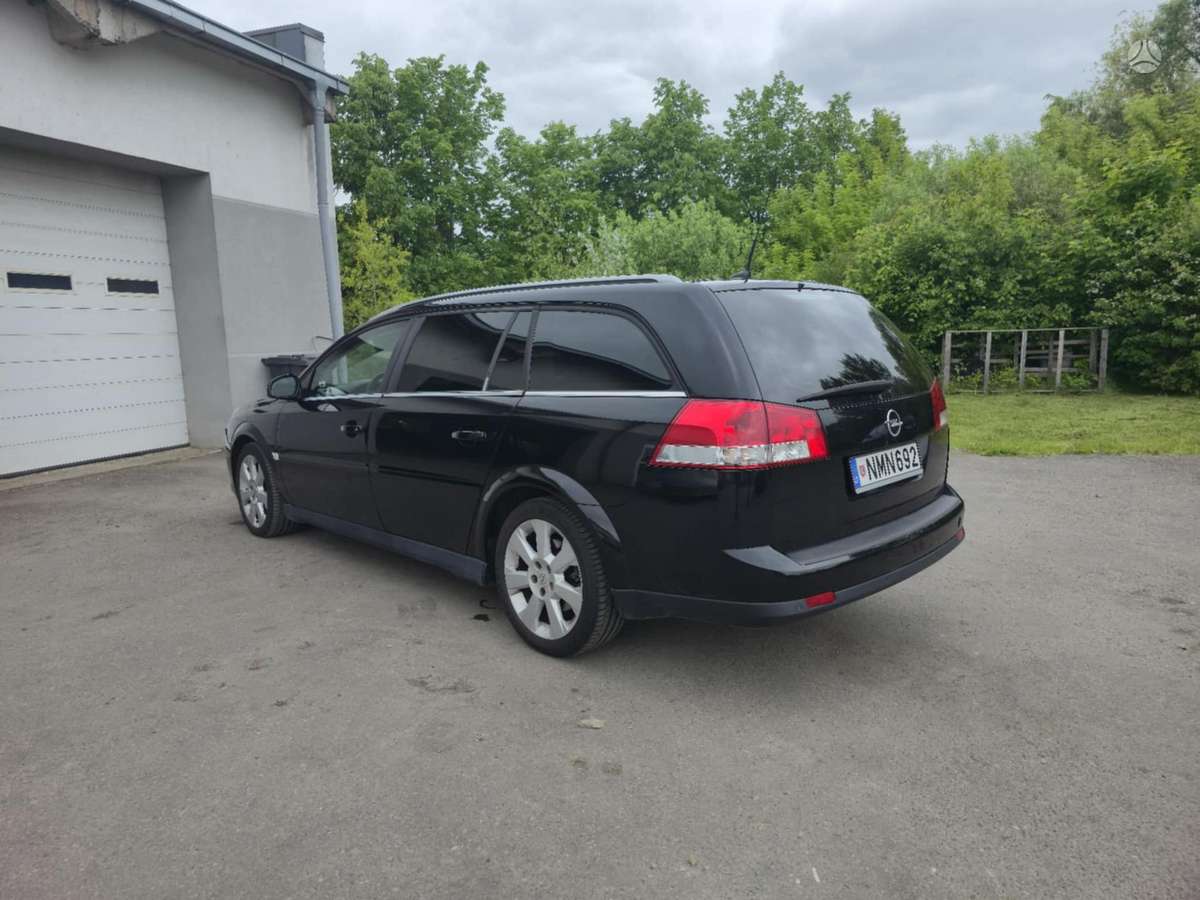 Opel Vectra 2005 — вигляд ззаду