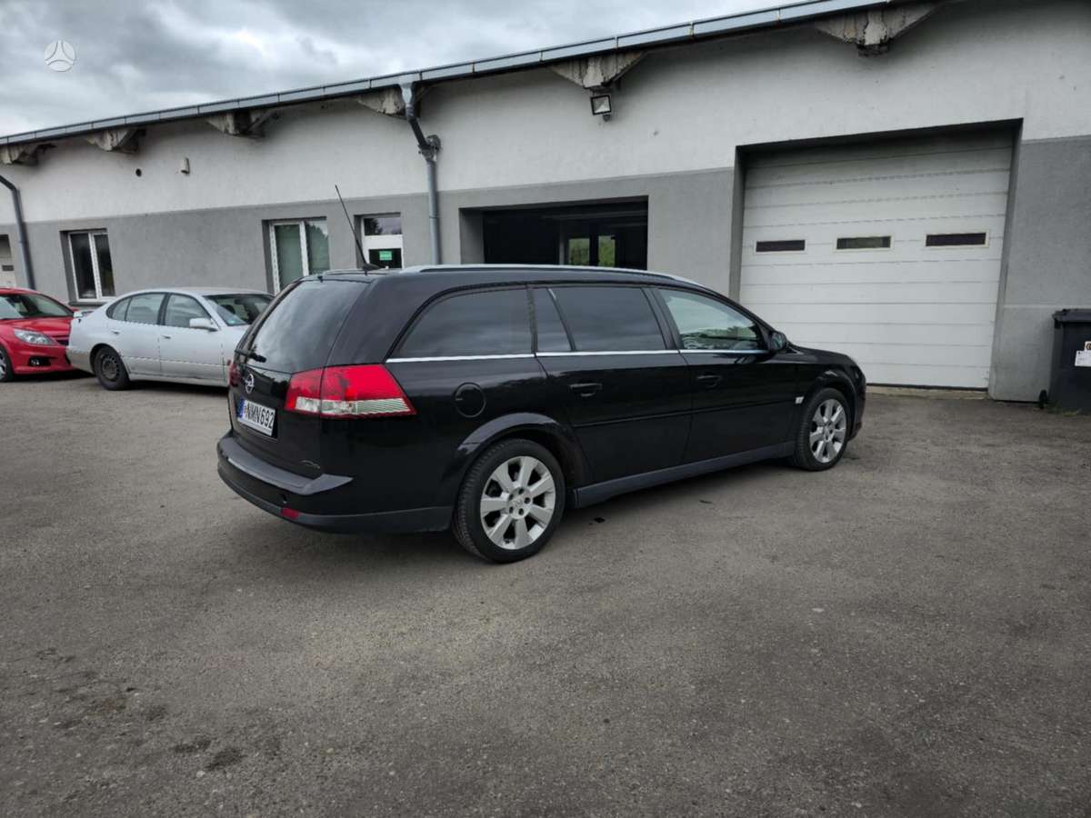 Opel Vectra 2005 — салон