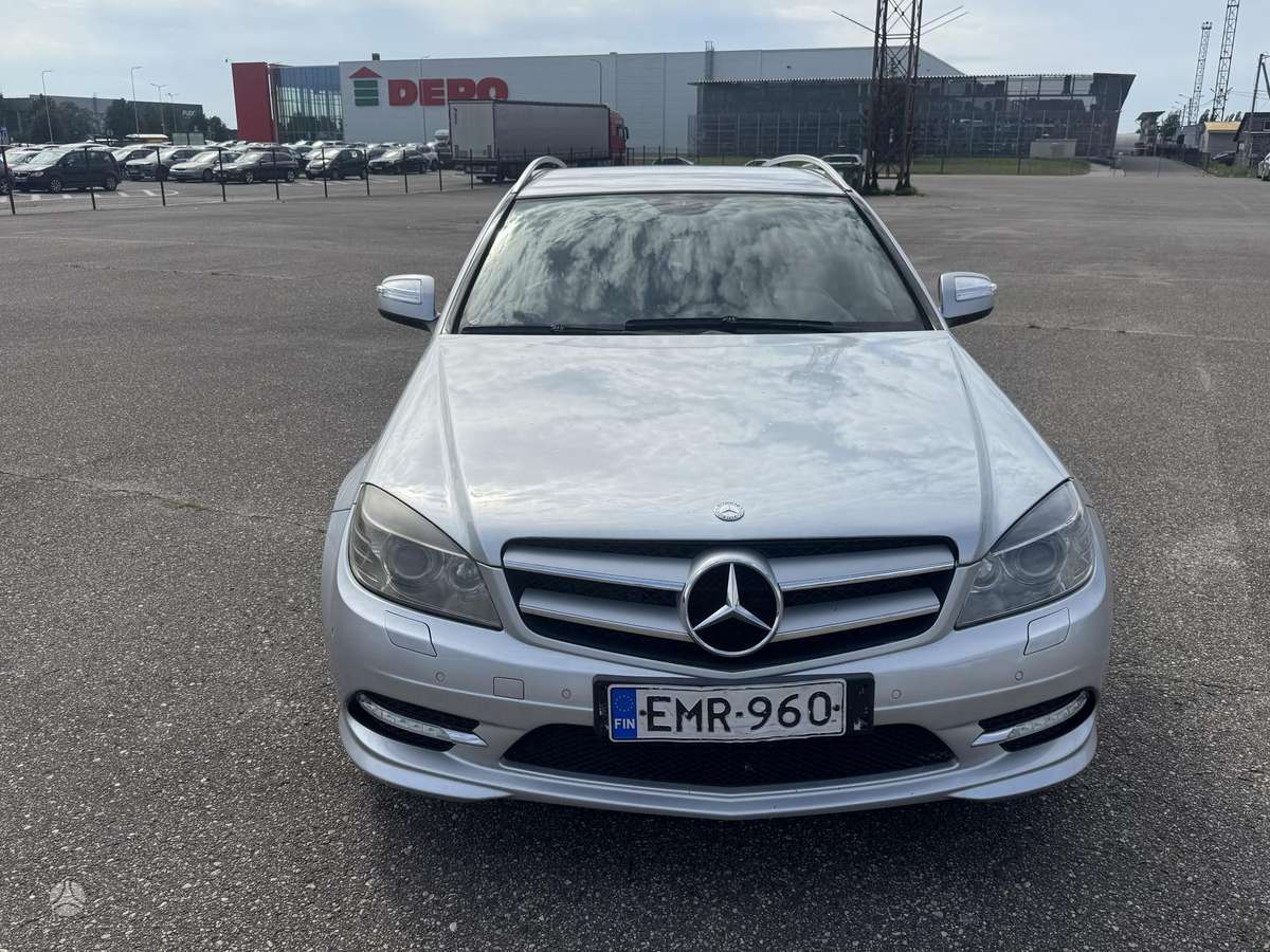Mercedes-Benz C320 2009 — photo 10