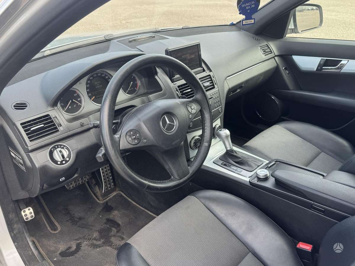 Mercedes-Benz C320 2009 — photo 11