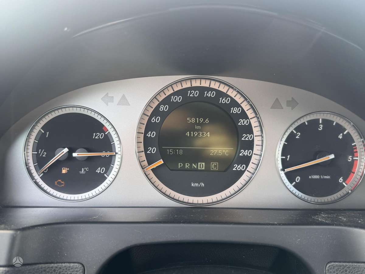 Mercedes-Benz C320 2009 — photo 12