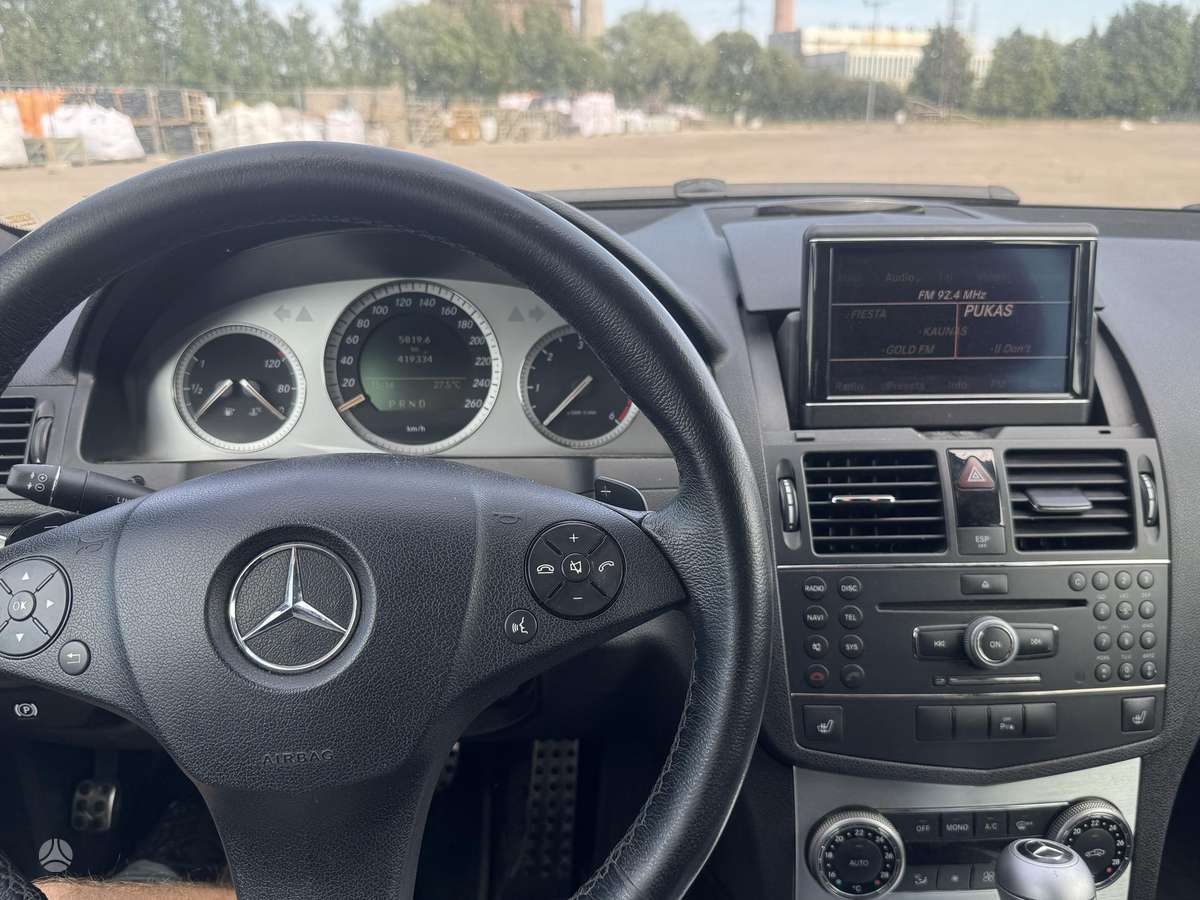 Mercedes-Benz C320 2009 — photo 13