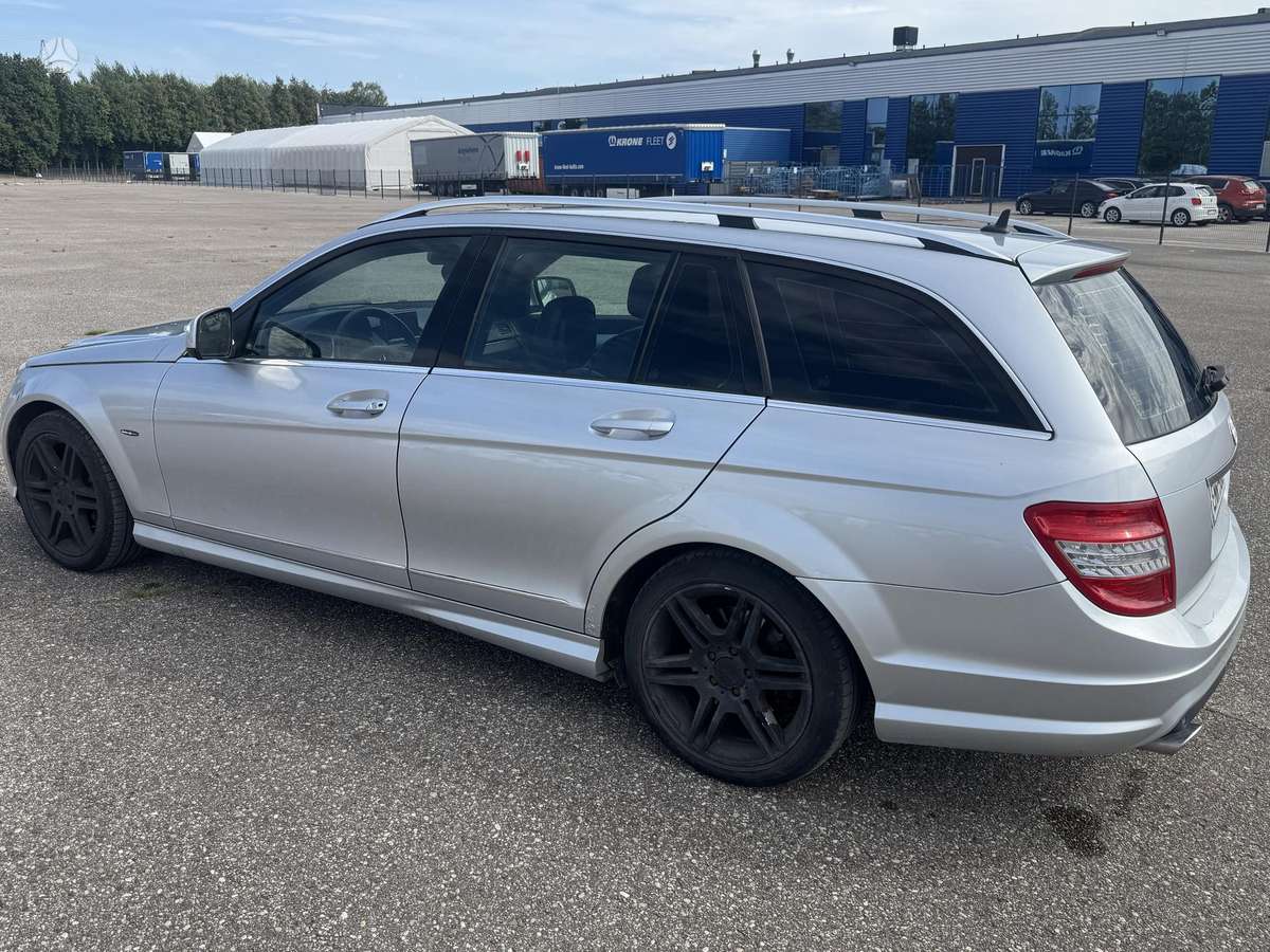 Mercedes-Benz C320 2009 — engine 3200 cm³, 224 HP (165kW)