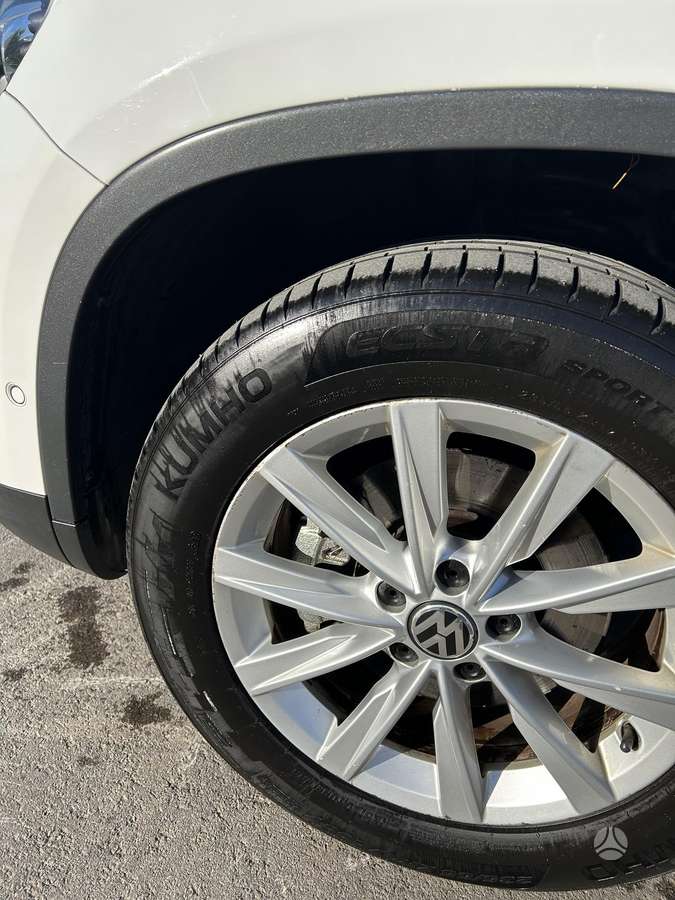 Volkswagen Tiguan 2012 — photo 11