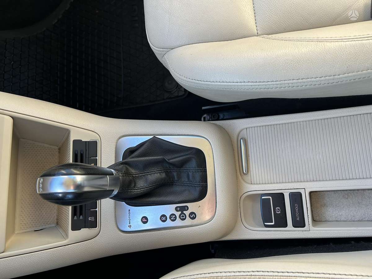 Volkswagen Tiguan 2012 — photo 14