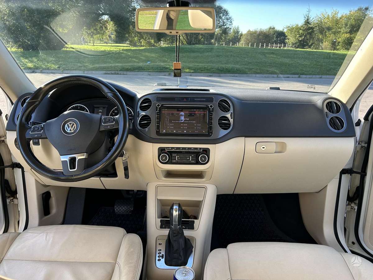 Volkswagen Tiguan 2012 — interior