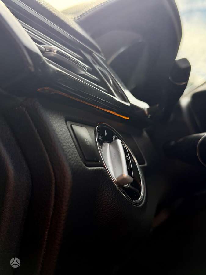 Mercedes-Benz E220 2010 — photo 10