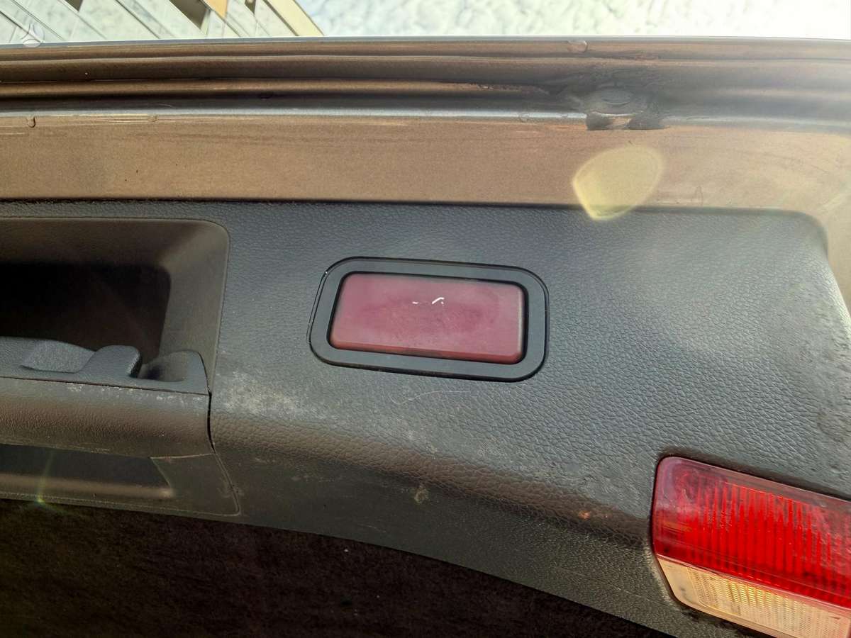 Mercedes-Benz E220 2010 — photo 12