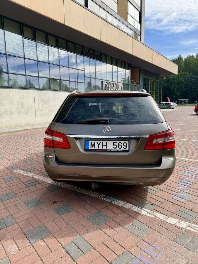Mercedes-Benz E220 2010 — photo 5