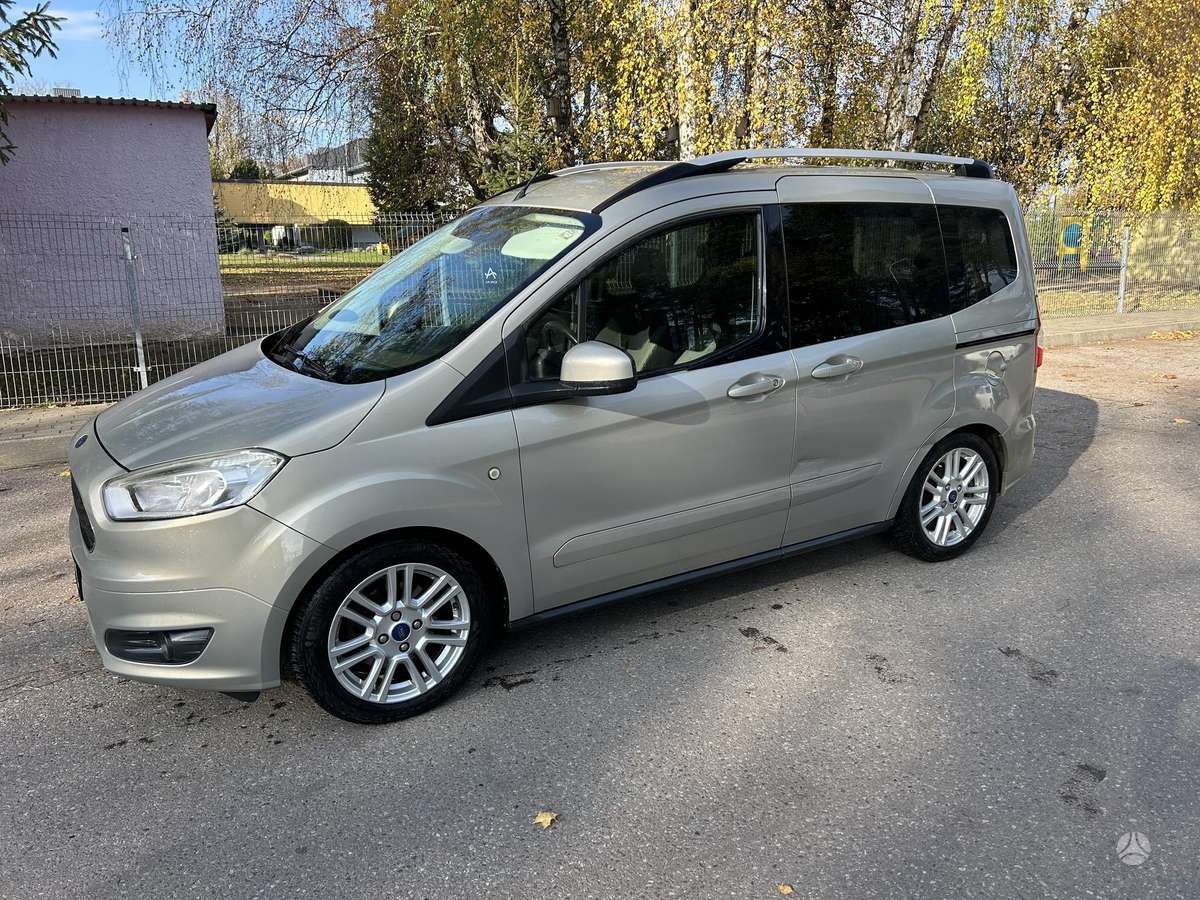 Ford Tourneo 2015 — салон