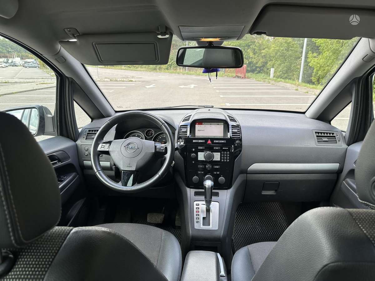 Opel Zafira 2010 — photo 5