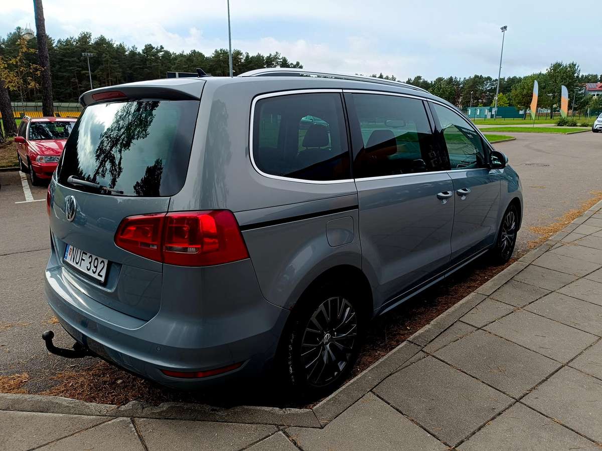 Volkswagen Sharan 2011 — rear view