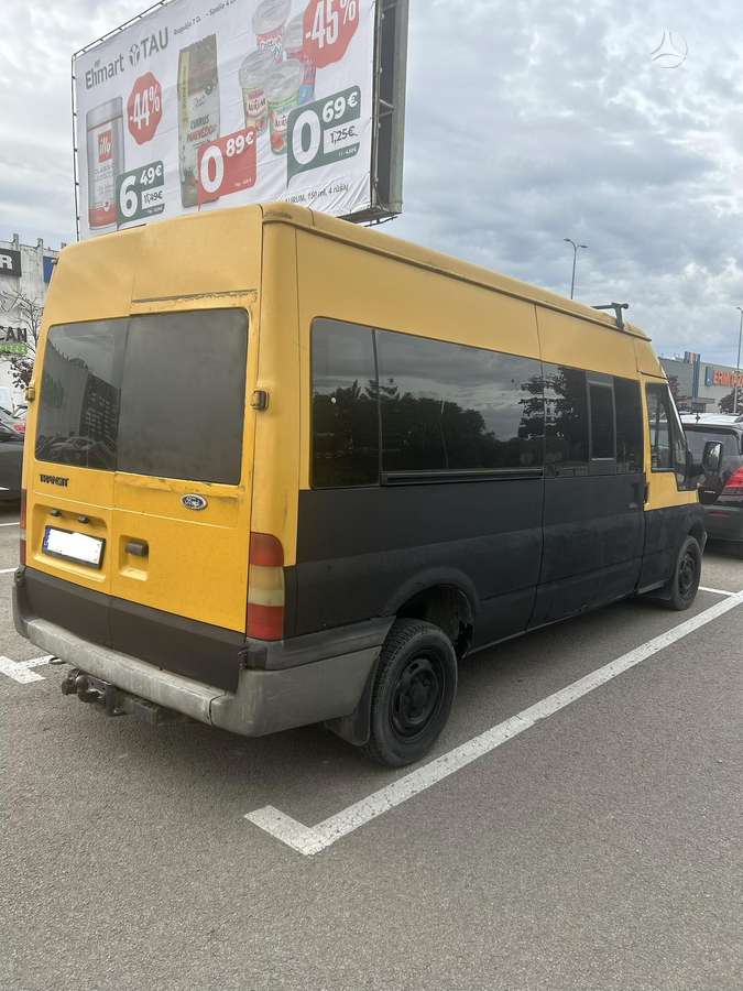 Ford Transit 2004 — rear view