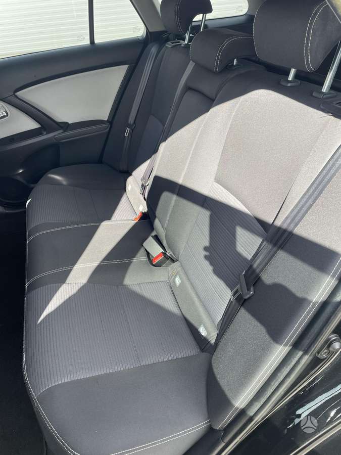 Toyota Avensis 2015 — photo 10