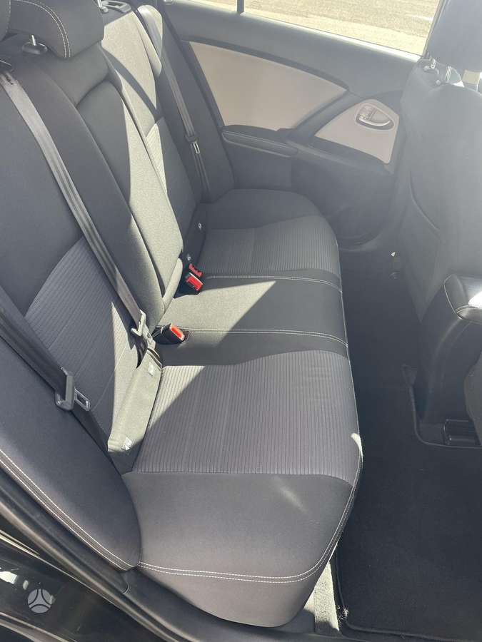 Toyota Avensis 2015 — photo 11