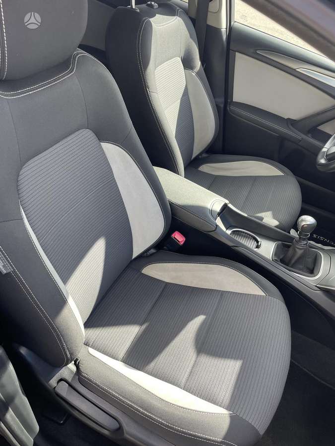 Toyota Avensis 2015 — photo 12