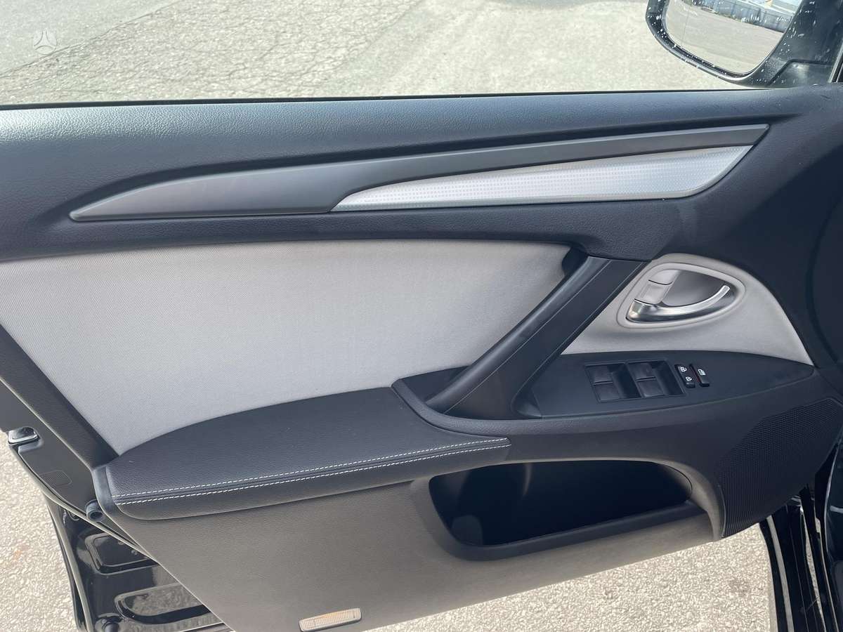 Toyota Avensis 2015 — photo 13